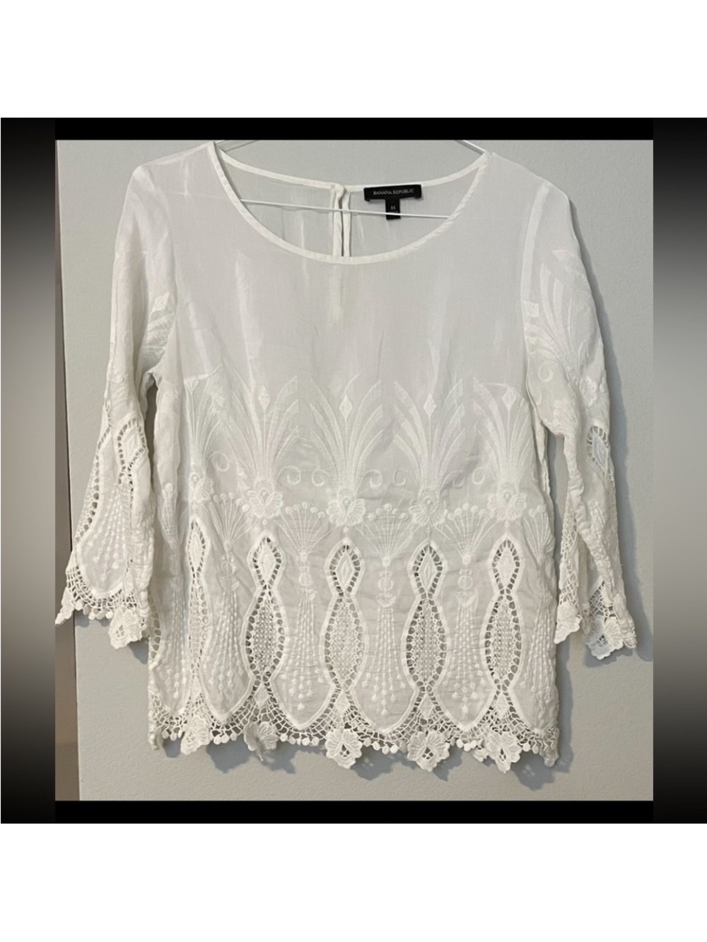 Banana Republic White Embroidered Crochet-Hem 3/4 Sleeve Blouse
